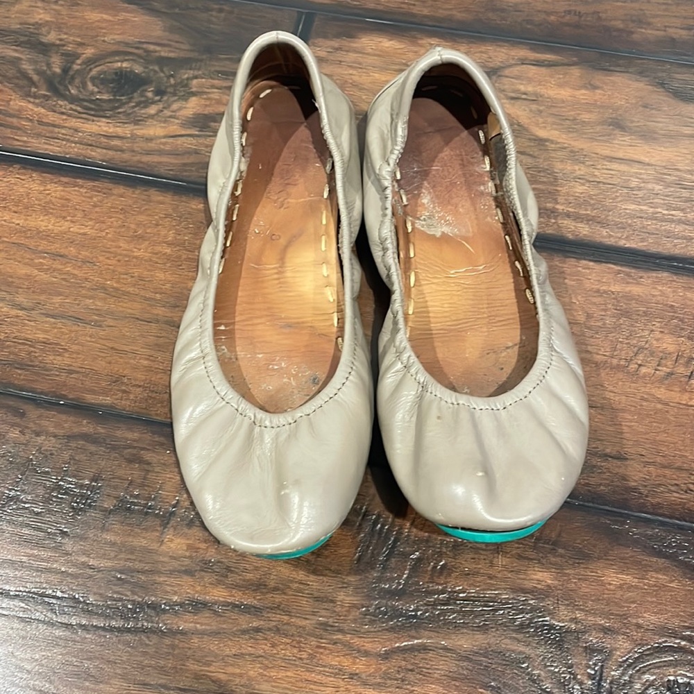 Size 8 Taupe Tieks